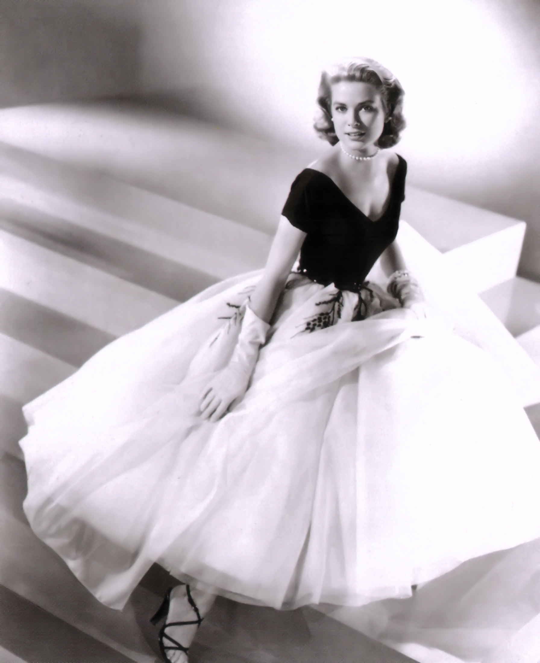 annex-kelly-grace-rear-window_04