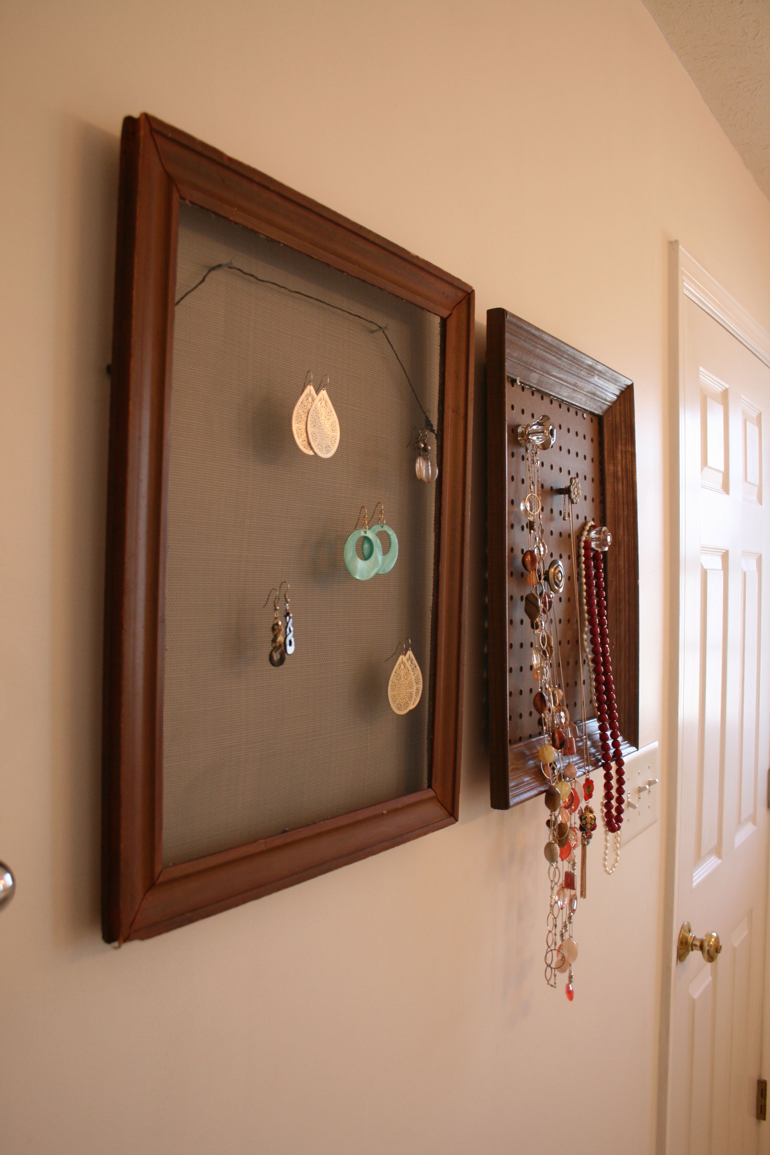 Picture Frame Earring Holder. Repurposed Frames with Hardware Clothe 11