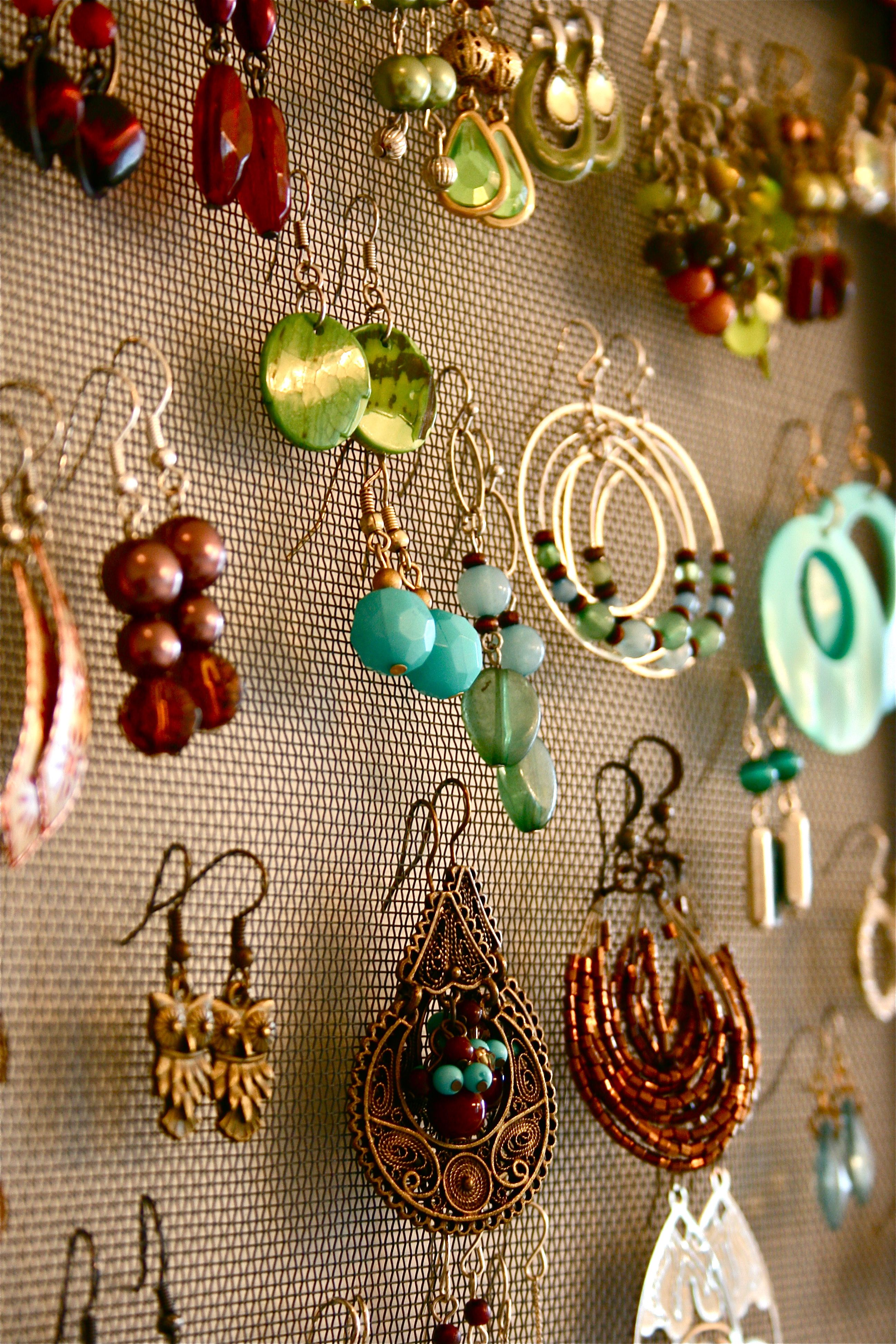 DIY Jewelry Organizer | Tylynn M