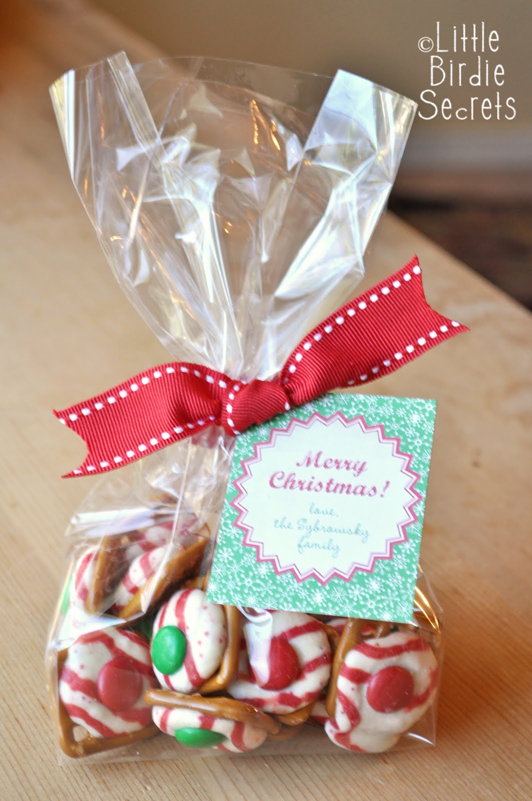christmas hersheys kiss pretzel treat