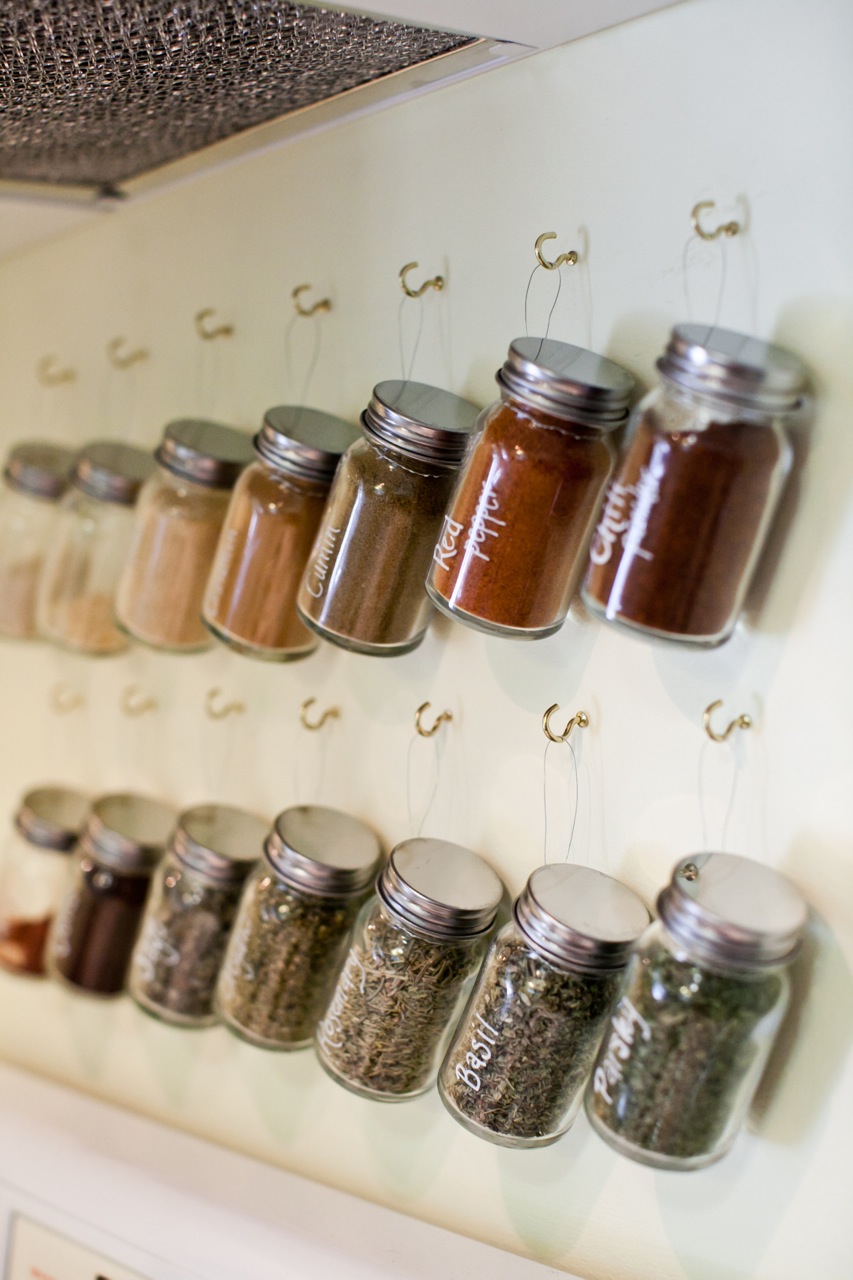 DIY Spice Jar Storage - Dream Green DIY