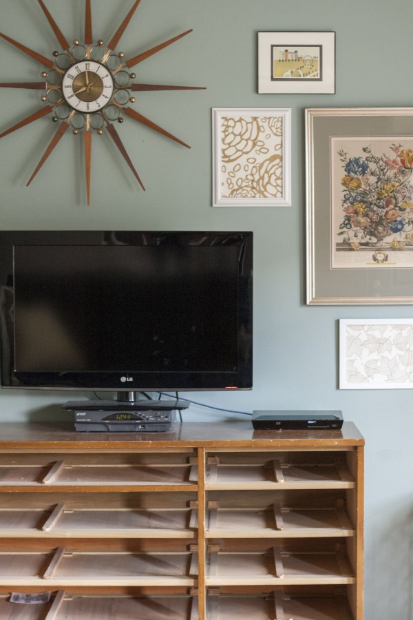 Two Tone Dresser Dream Green DIY   DIY Mid Century Refresh 01 600x900 