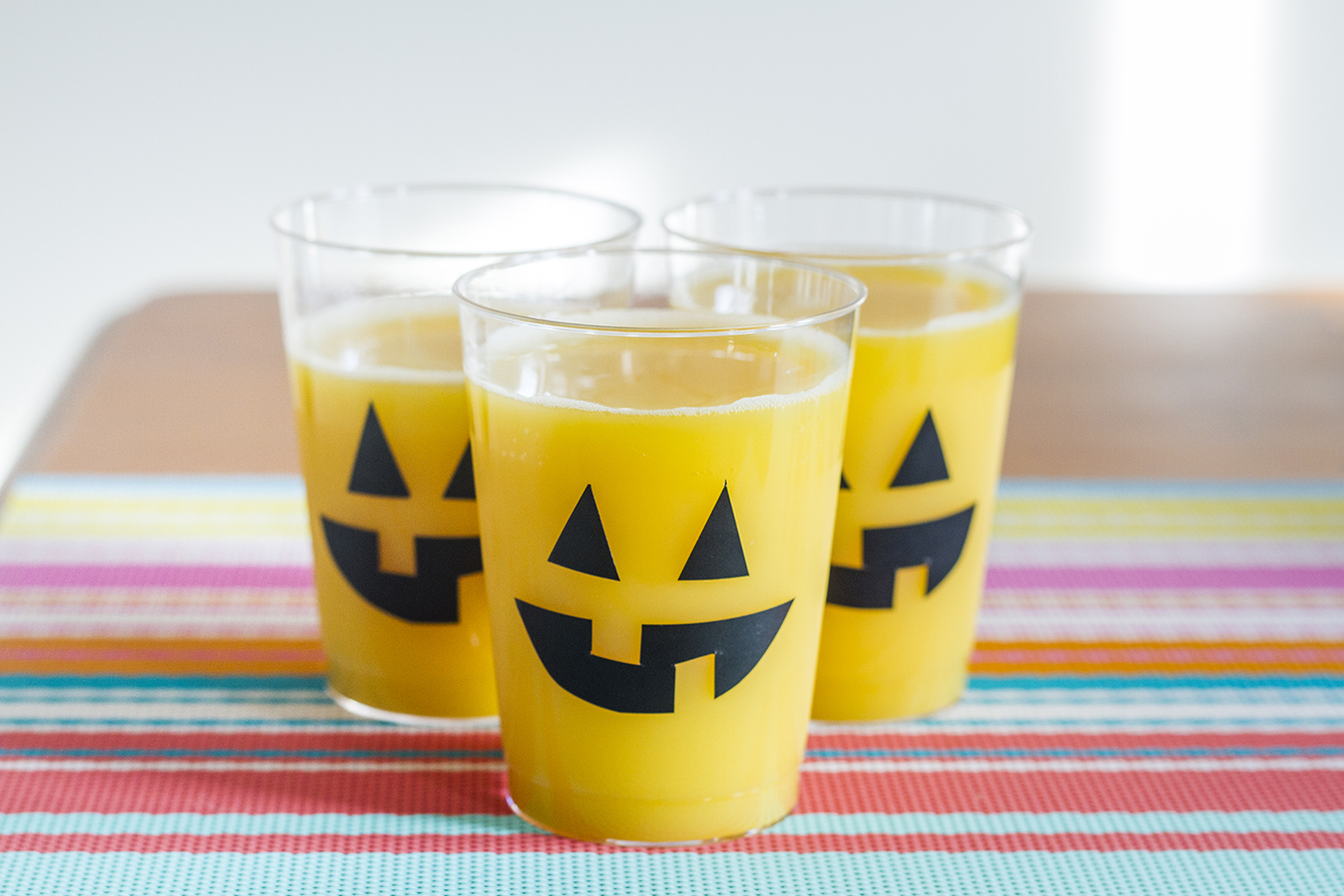 DIY Halloween Pumpkin Drinking Glasses