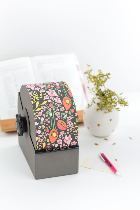 DIY Upcycled Rolodex Recipe Card Organization System - Dream Green DIY