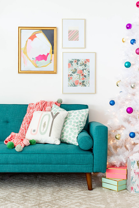 How To Decorate Your Living Room For Christmas - Dream ...