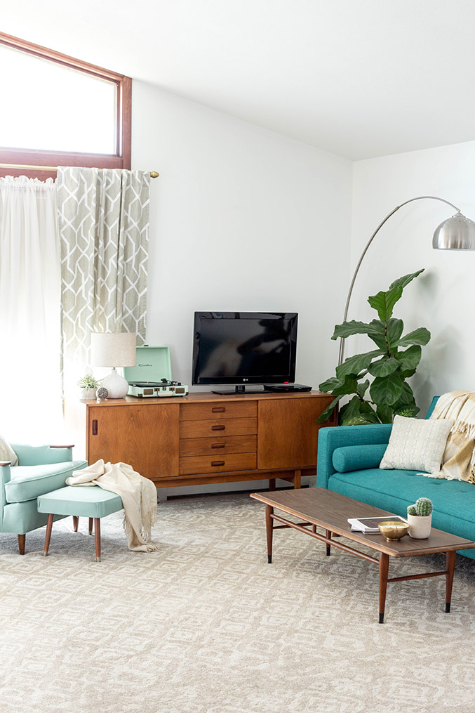 How To Makeover Your Living Room With New Art - Dream Green DIY