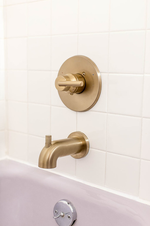 Modernizing Our Mid Century Bath With Brass Fixtures Dream Green Diy
