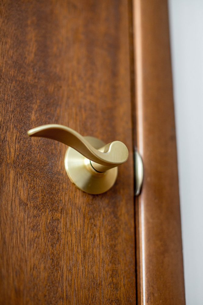 How To Seamlessly Update A Dated Door Knob Dream Green DIY