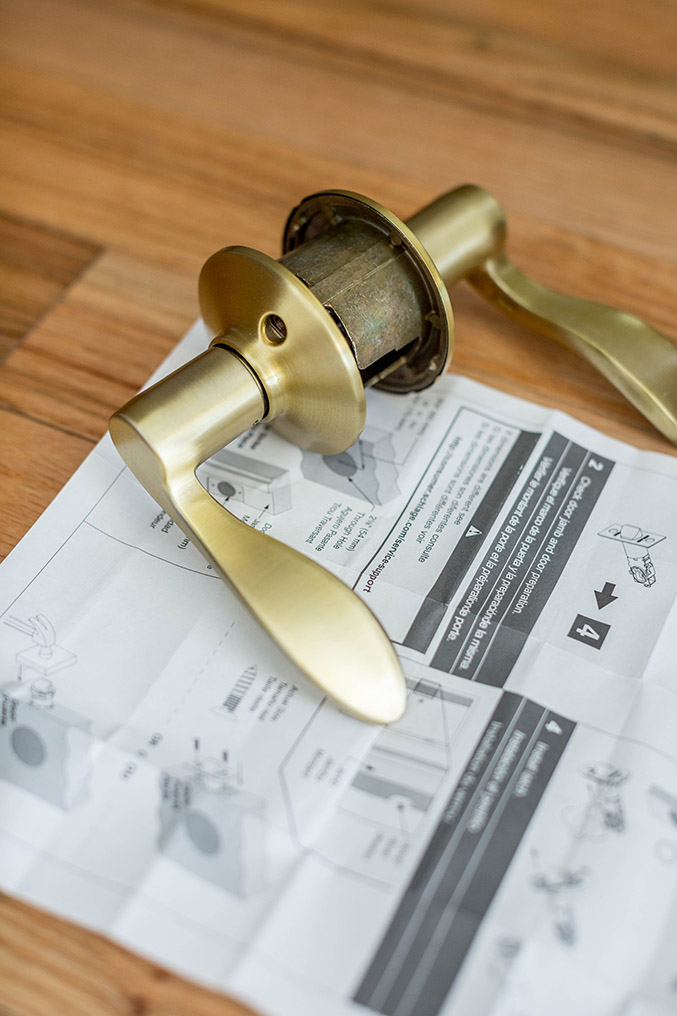 How To Seamlessly Update A Dated Door Knob Dream Green DIY