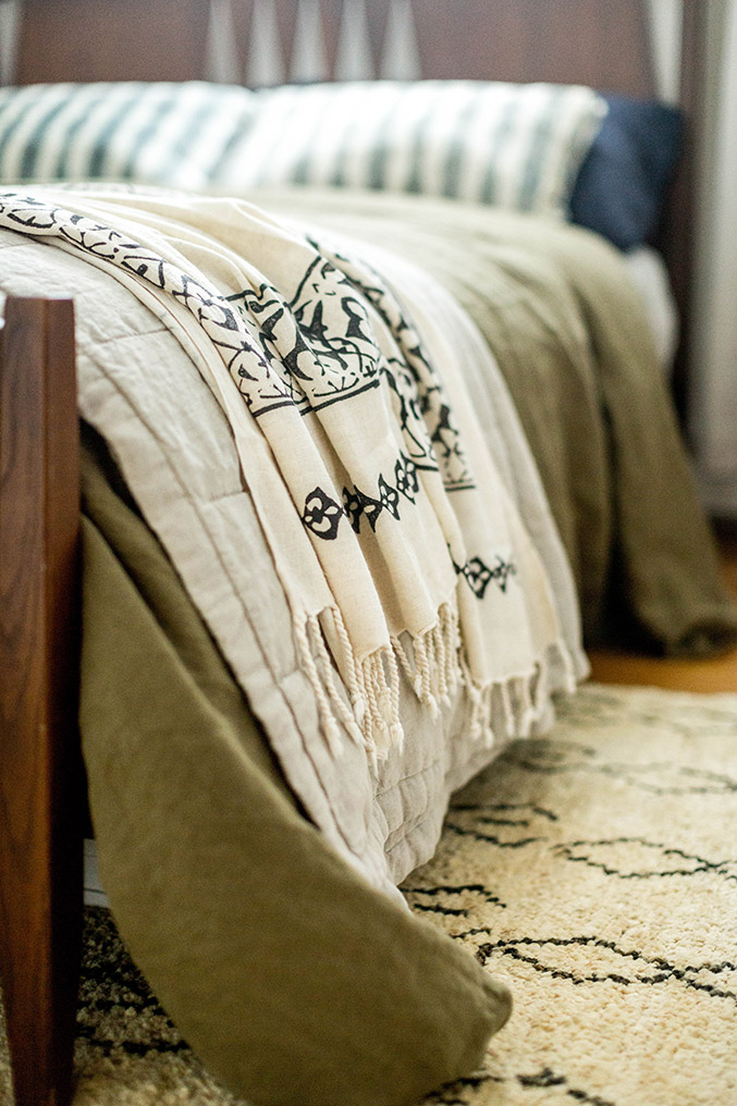 How To Style A Bed With Mismatched Bedding Dream Green DIY