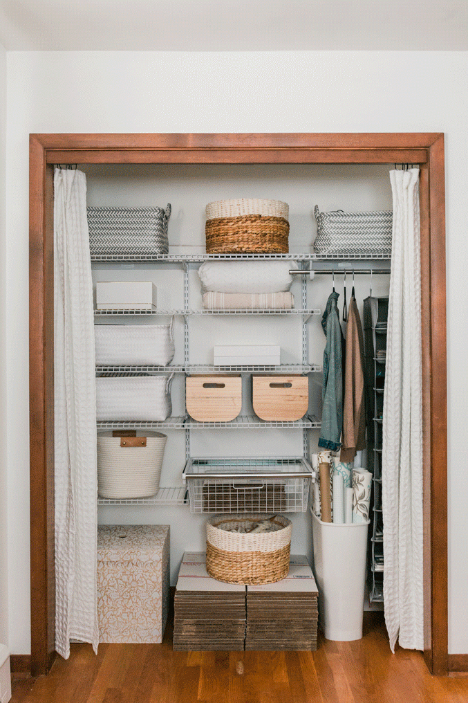 How To Upgrade Your Guest Room Closet | dreamgreendiy.com + @Rubbermaid @Lowes #AD #FastTrackCloset