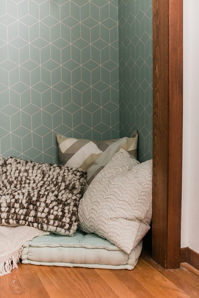 DIY Peel&Stick Wallpaper Closet Makeover Dream Green DIY