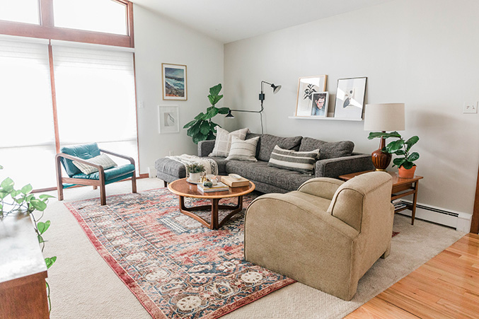 Home decor: How to let a colorful area rug dictate the whole room