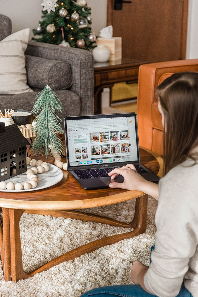 How To Style A Holiday Coffee Table - Dream Green DIY