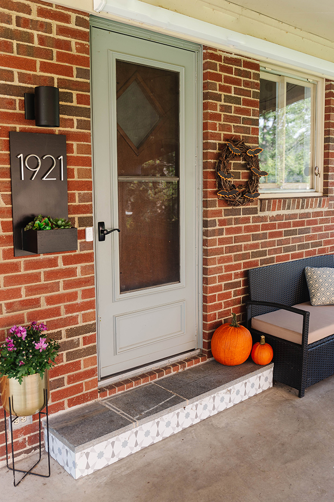 How To Make A Diy Halloween Bat Wreath - Dream Green Diy