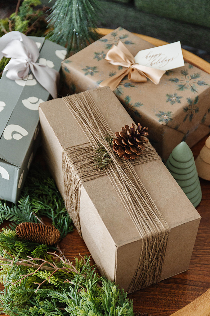 3 Sustainable Ways To Wrap Holiday Gifts - Dream Green DIY