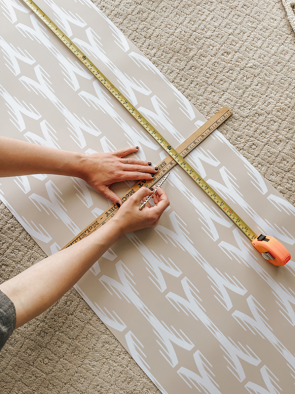 How To Create A Wallpaper Feature Wall - Dream Green DIY