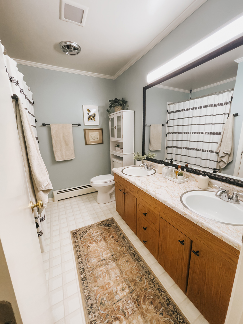 Before/After: Dated Retro Bathroom