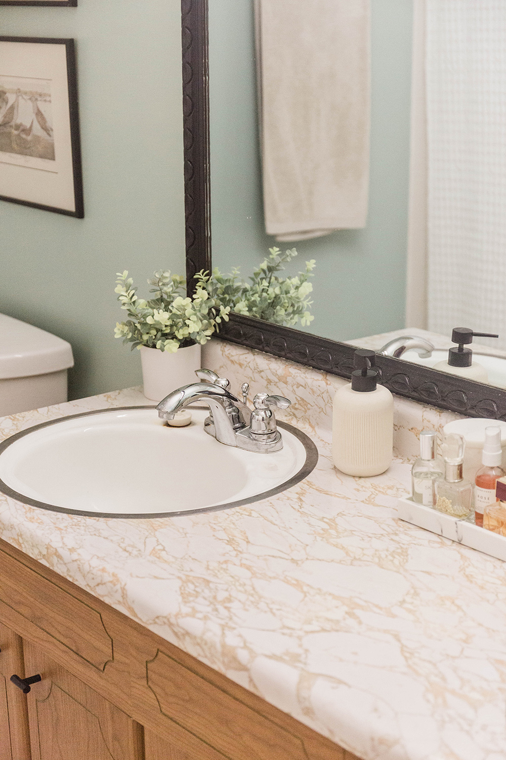 Before/After: Dated Retro Bathroom